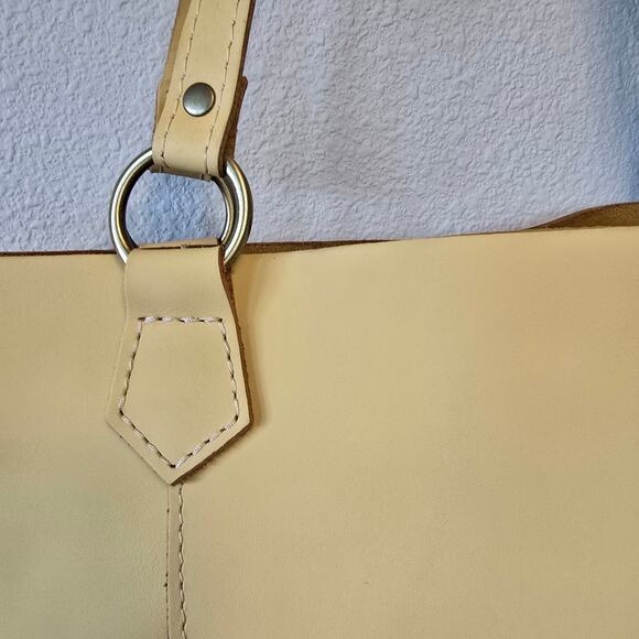 Portland Leather Market tote in Vanilla with matching Classic Plus Card Holder - Picture 5 of 9